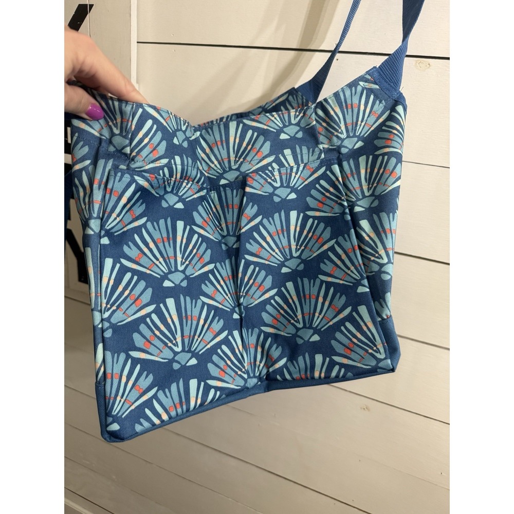 Thirty One Thirtyone 31 Gifts Pick Up and Go Tote -‎ NWOT Blue Etched Shells - Picture 3 of 6